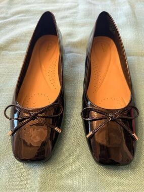 Clarks Black Patent Leather Vegan Square Toe Ballet Flats with Bow Sz 9.5